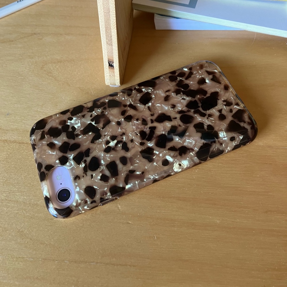 Velvet Caviar Blonde Tort iPhone SE Case